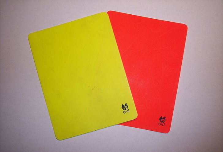 Желтая карточка в футболе