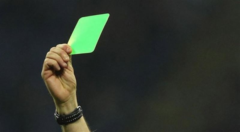 Впервые в истории футбола показана зеленая карточка