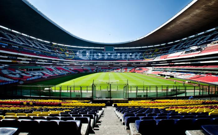 самый большой футбольный стадион в мире