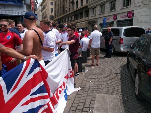 Английские болельщики на улицах Марселя