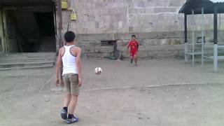 Дети играют в футбол (часть 1)