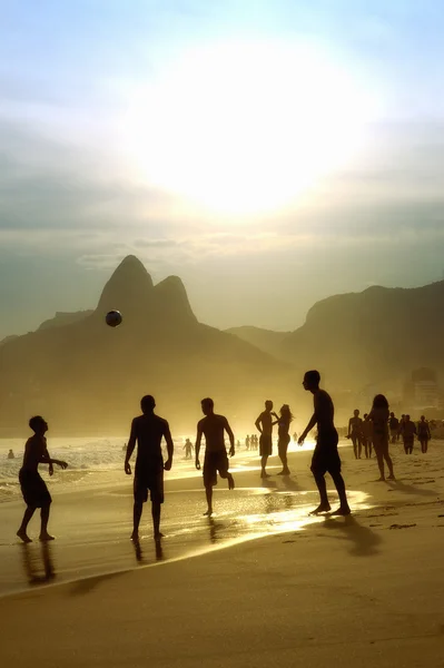 Кариока бразильцев играть altinho futebol пляжный футбол Стоковое Фото