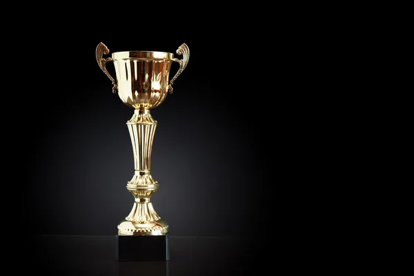 Золотой трофей на черном Стоковое Фото