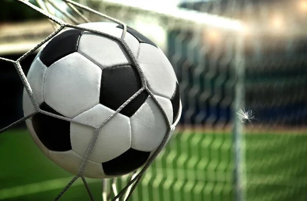 Футбол. Мяч летит в сетку ворот Лицензионные Стоковые Фото