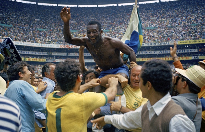 Пеле в эпицентре празднования победы на чемпионате мира-1970
