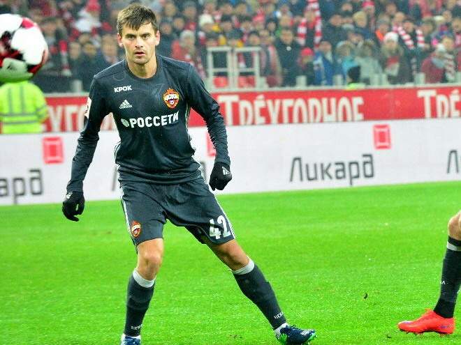 ЦСКА объявил о продлении контракта с Щенниковым