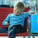 Как помочь ребенку перенести авиаперелет: советы от умной мамы, путешествующей с малышом