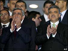 Президенты Турции и Армении во время матча