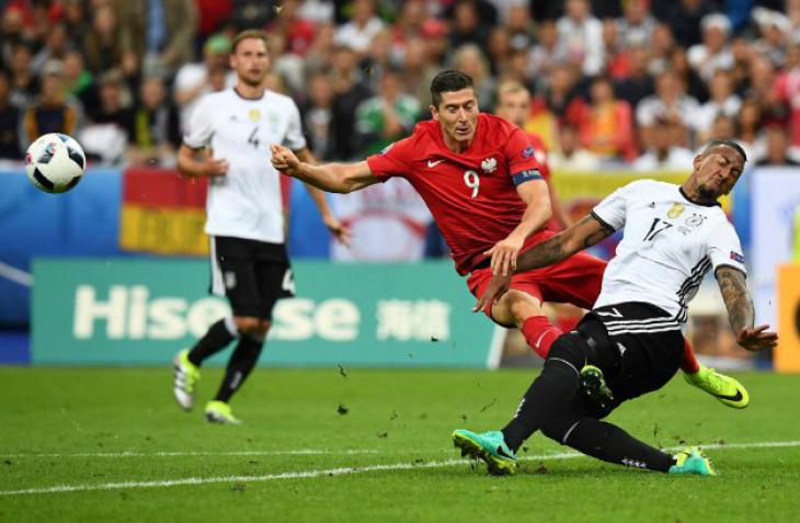 СБорная Германии разошлась миром со сборной Польши, Левандовски против Боатенга