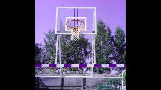 Монтаж спортивного инвентаря: мини футбольные ворота и баскетбольные корзины.