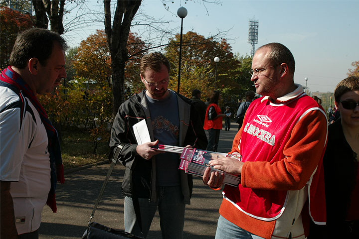 Тестовые продажи пилотного номера журнала Total Football на стадионе Москва