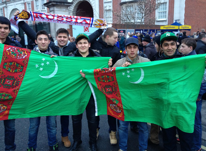 На матч "Челси" — "Рубин" прилетели несколько туркменских любителей футбола.