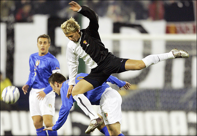 Товарищеский матч с Италией в феврале 2005 года. Форма, символизирующая борьбу с расизмом