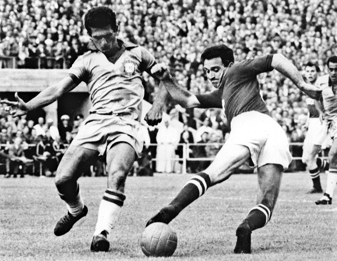 Чемпионат мира — 1958. Бразилия — СССР — 2:0. Никита Симонян против Освалдо