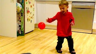 Детский футбол с папой - так весело играть в мяч!