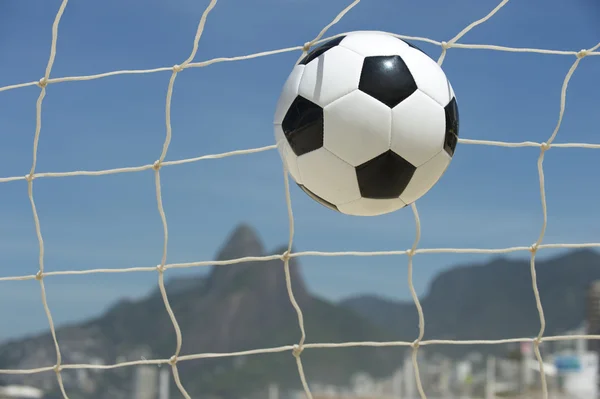 Футбольный мяч цели в футбол чистой Рио-де-Жанейро Бразилия пляж Стоковое Изображение