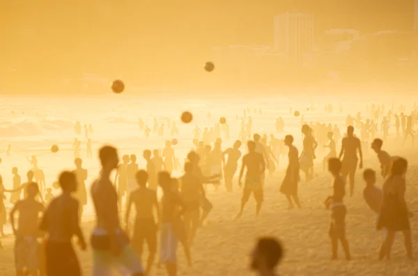Посто Нове Рио Золотой закат силуэты пляжный футбол Лицензионные Стоковые Фото