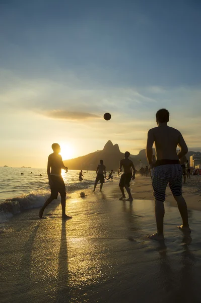 Ipanema Beach Rio Brazilians Playing Altinho Лицензионные Стоковые Изображения