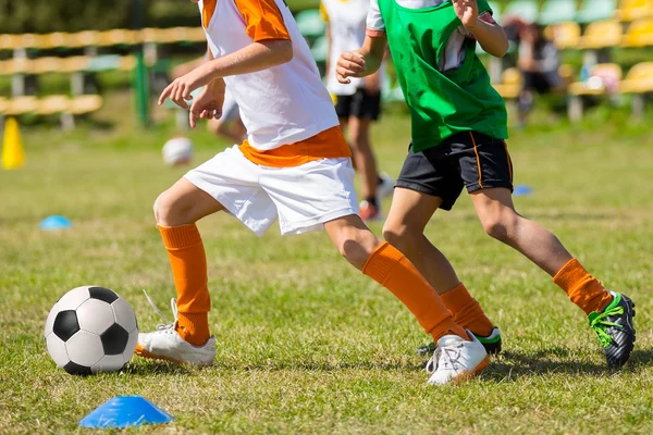 Футбольный матч для детей. обучение и футбольный турнир футбола Лицензионные Стоковые Изображения