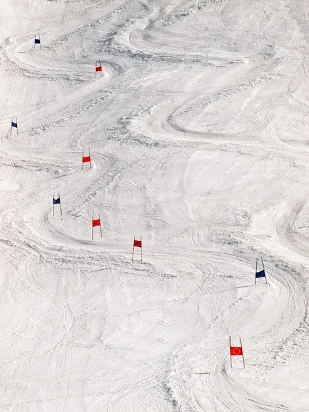 Лыжный спуск — стоковое фото